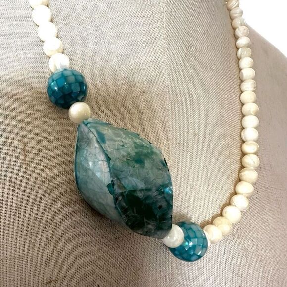 Karla Jordan mother of pearl cream  and blue asymmetrical necklace - Picture 3 of 14